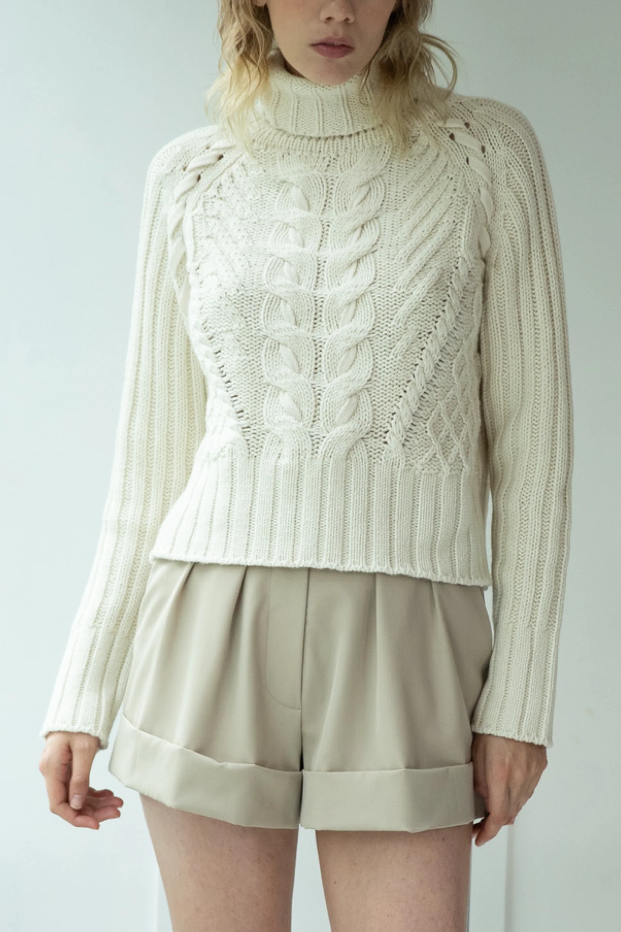 Essential Shorts Beige - Image 3