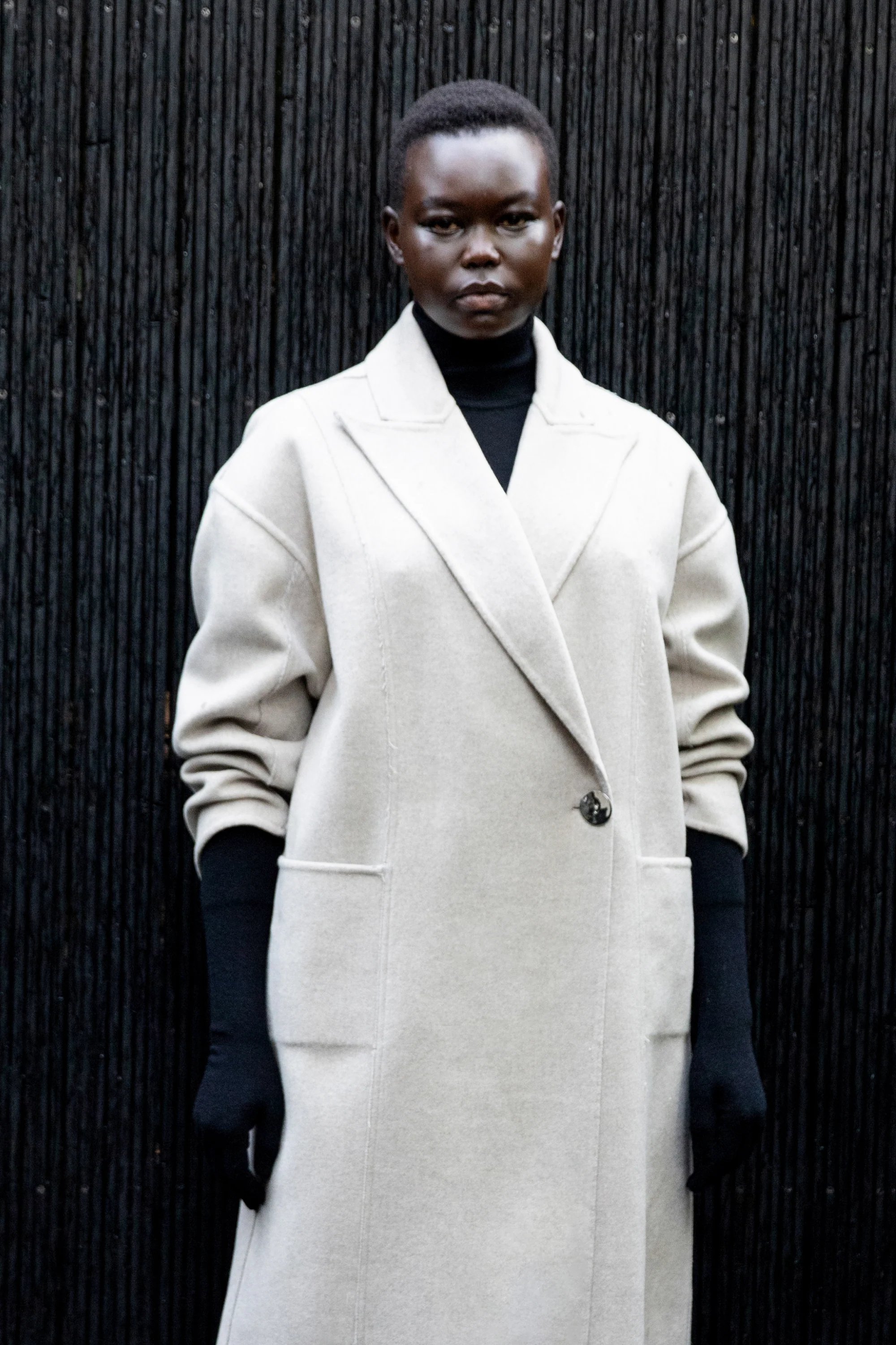 Recycled Cashmere Gloves Black - Image 3