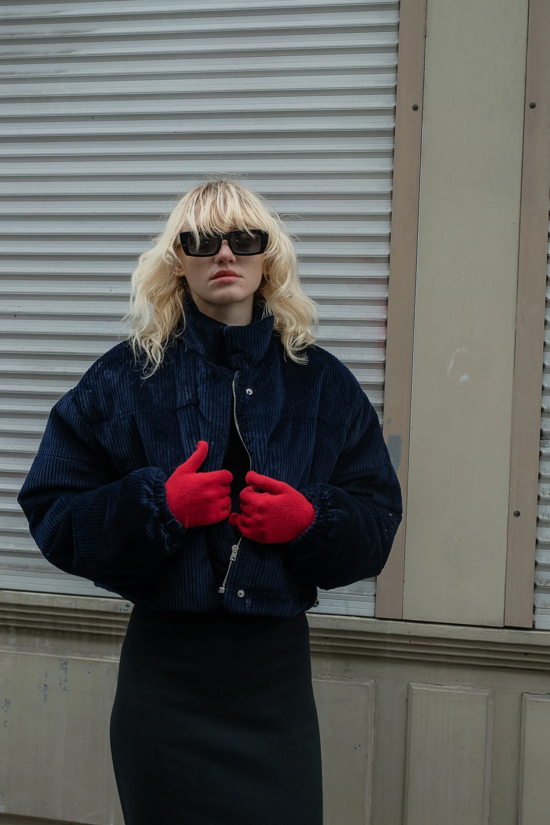 Recycled Cashmere Gloves Red - Image 4